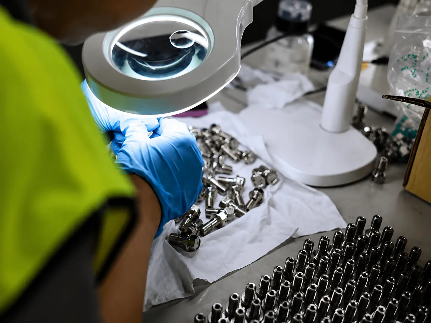 Automotive part sorting, visual checks and dimensional quality inspection